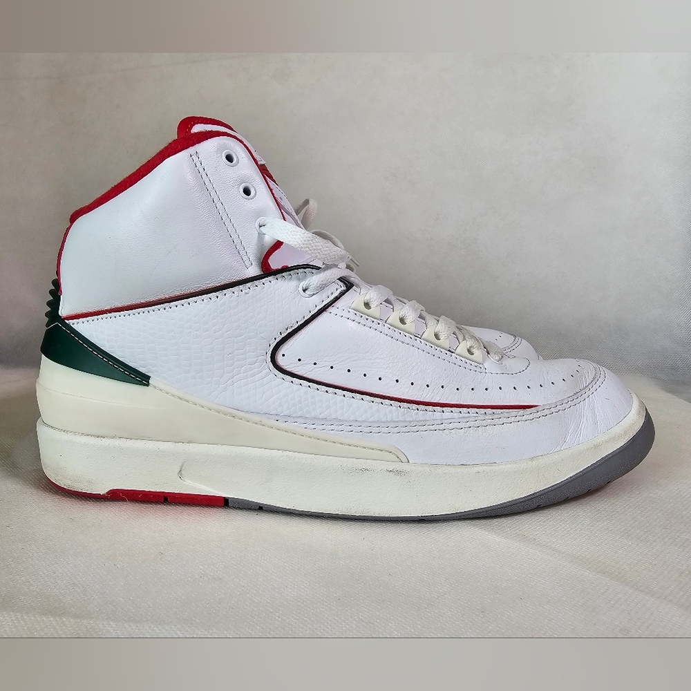 Air Jordan 2 Retro 'Fire Red' (Model DR8884-101)Size: 11.5 Used